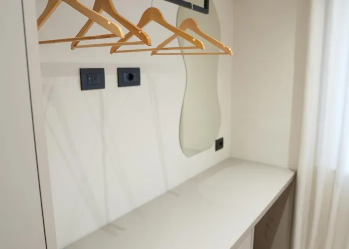Huqi Luxury 1 Тирана