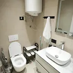 Huqi Luxury 1 * Tirana
