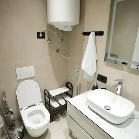 Huqi Luxury 1 * Tirana