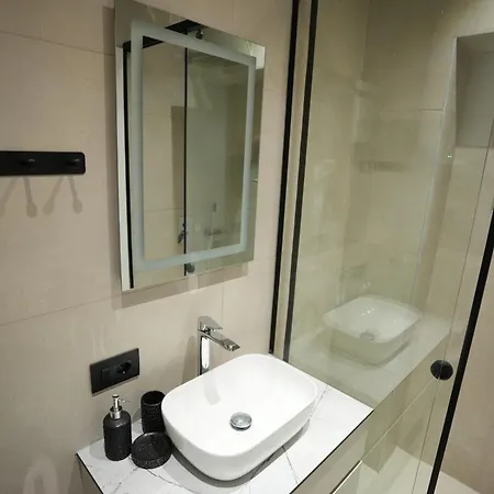 Huqi Luxury 1