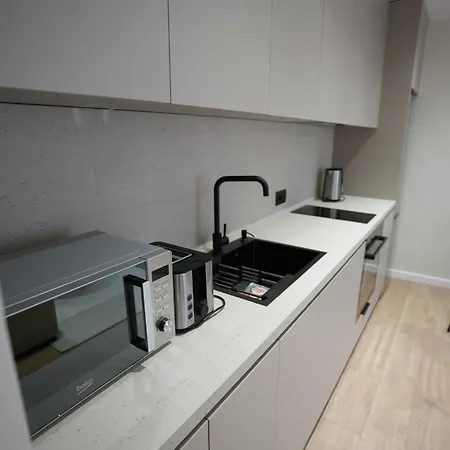 Huqi Luxury 1 *