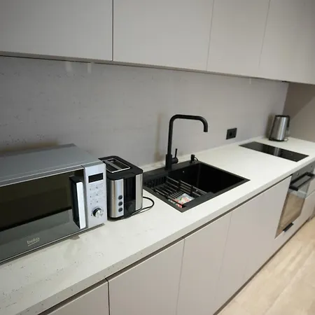 Huqi Luxury 1 *