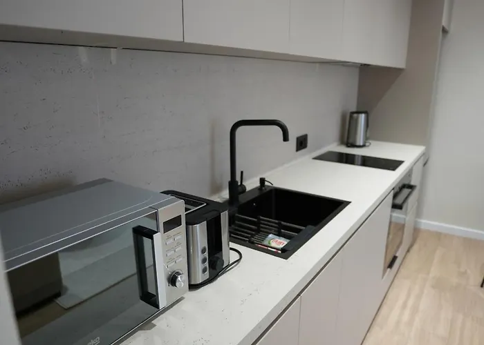 Huqi Luxury 1 *